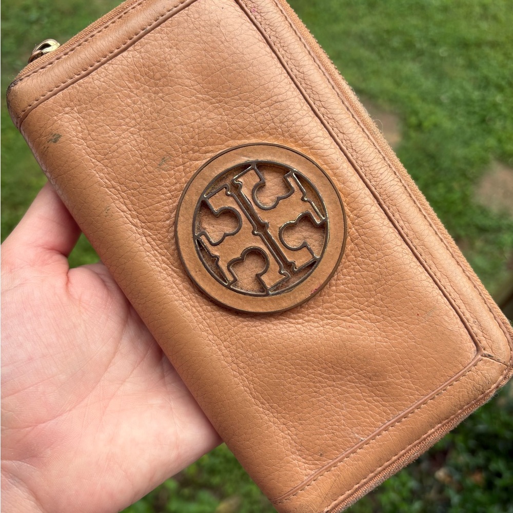 Tory Burch Brown Leather Zip Wallet
